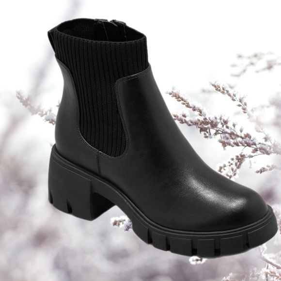 Lilianas, Socks, Chelsea rain booties - Picture 3 of 9